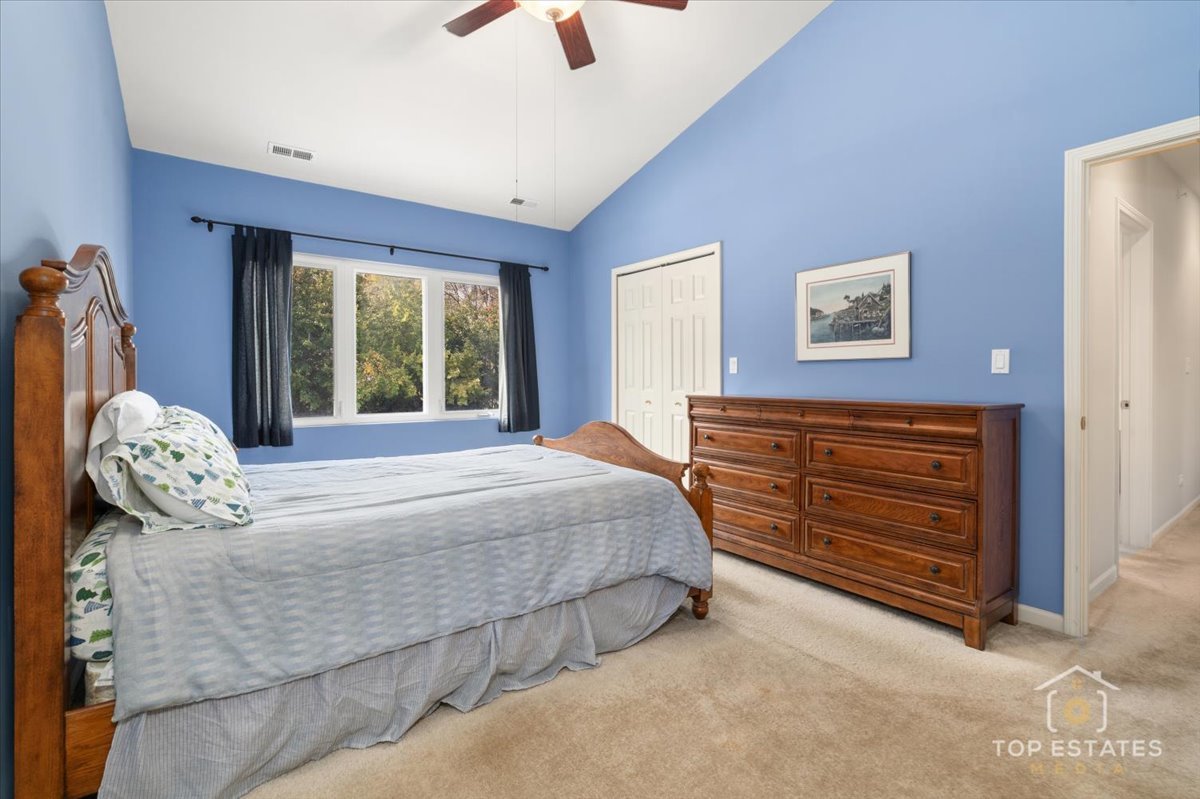 1631 PAULINE Circle, Mundelein, IL 60060