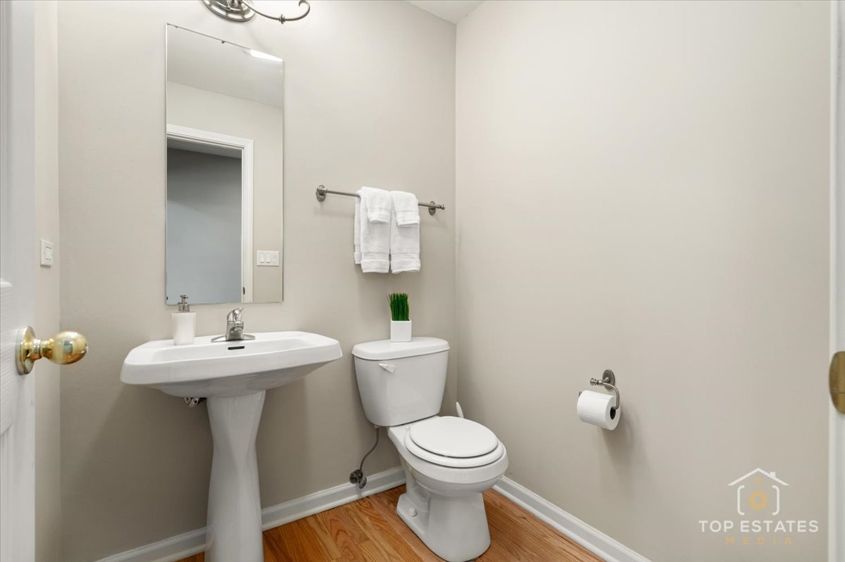 1631 PAULINE Circle, Mundelein, IL 60060