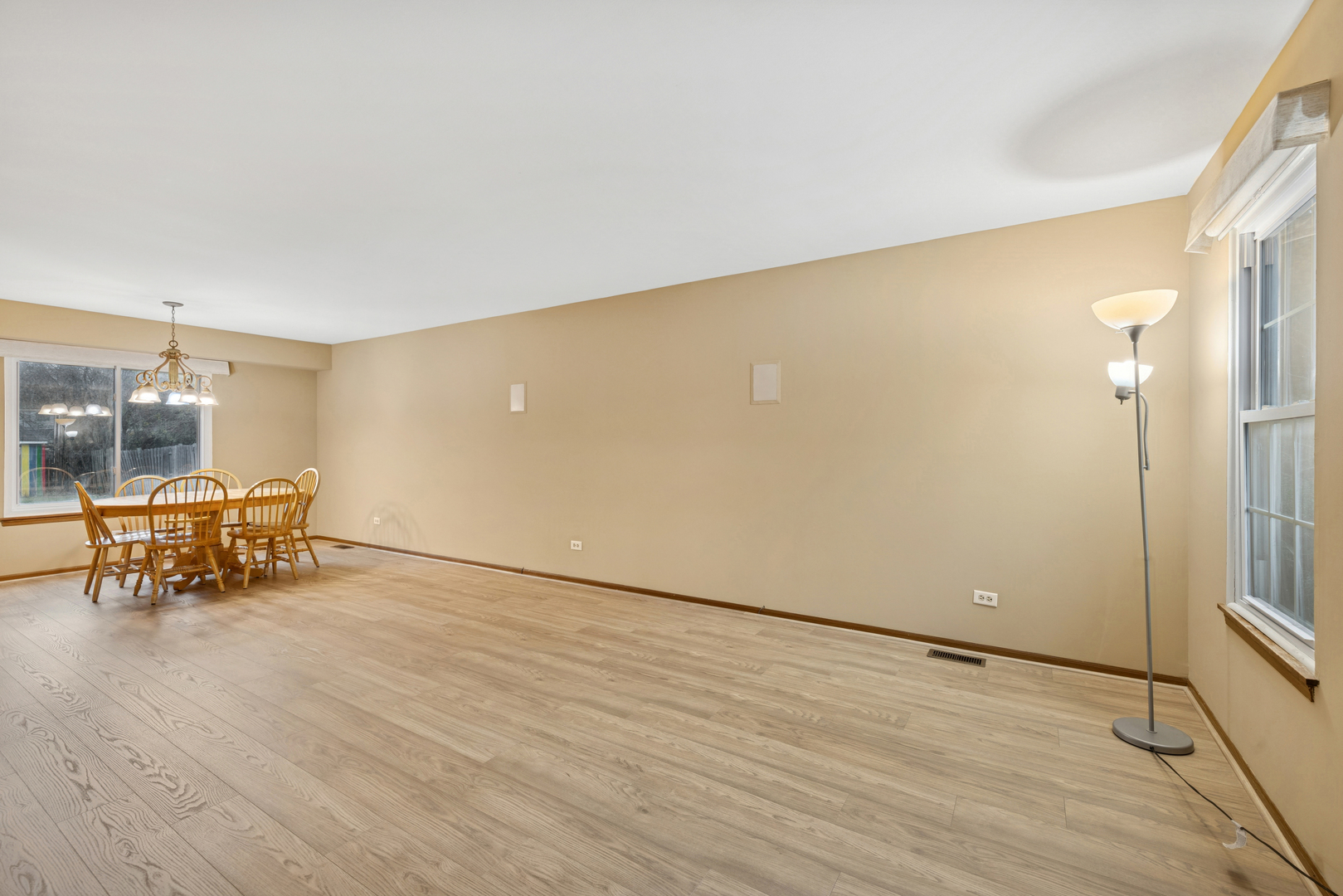 145 Knightsbridge Drive, Mundelein, IL 60060