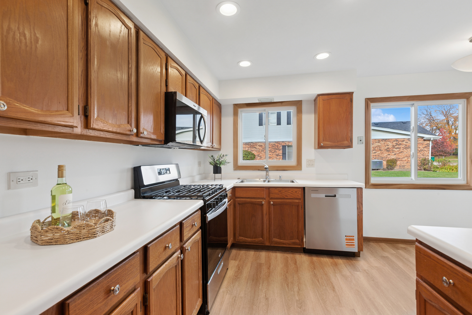 Willowbrook, IL 60527