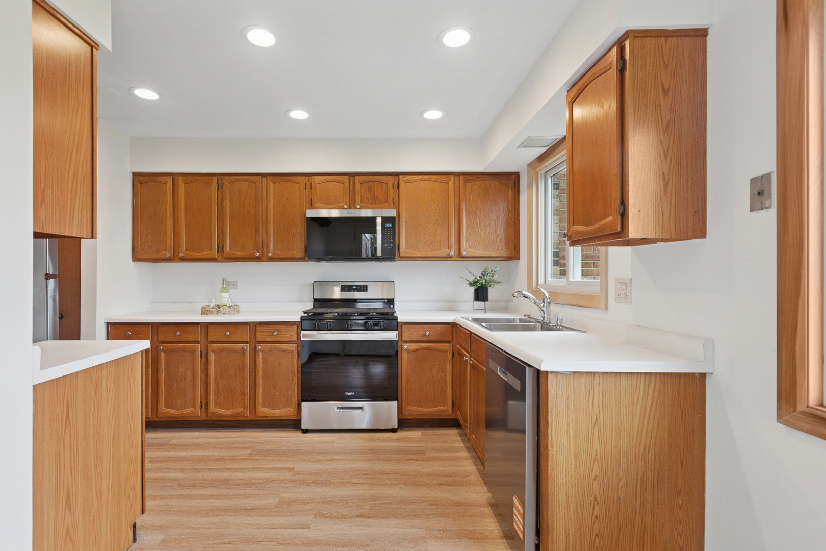 Willowbrook, IL 60527