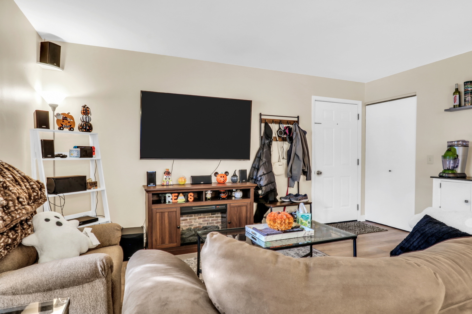 130 Shadydell Avenue, Mundelein, IL 60060