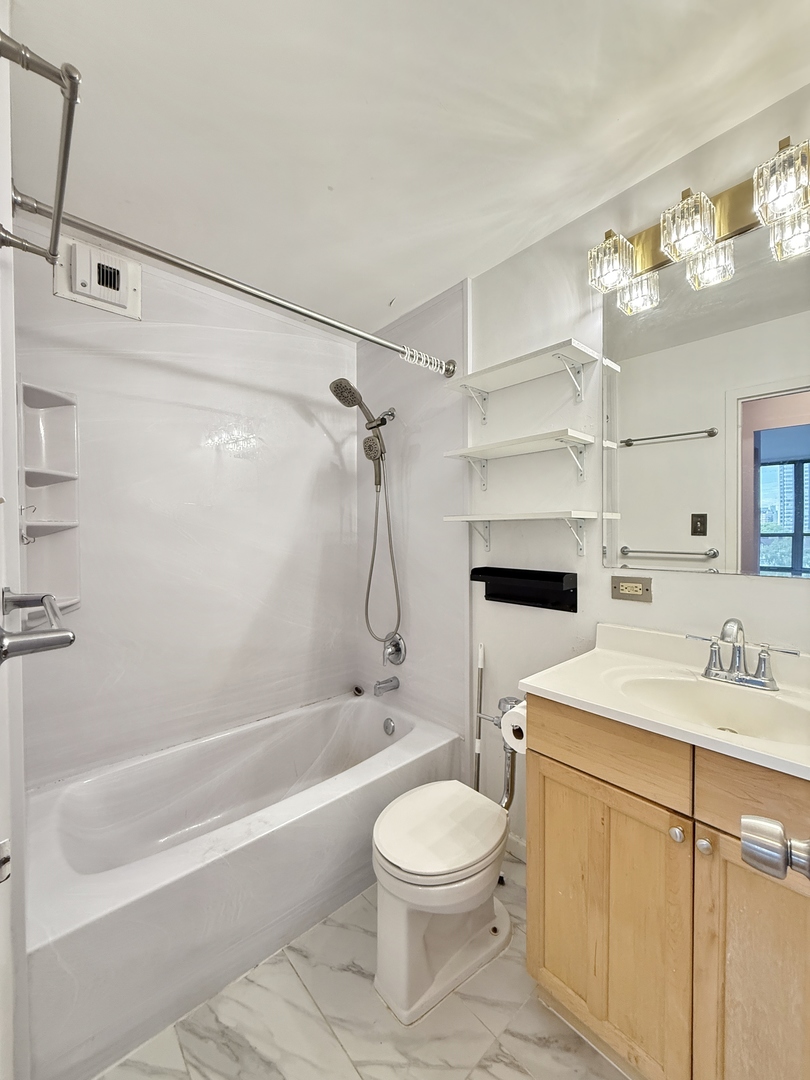 3550 N Lake Shore Drive #610, Chicago, IL 60657