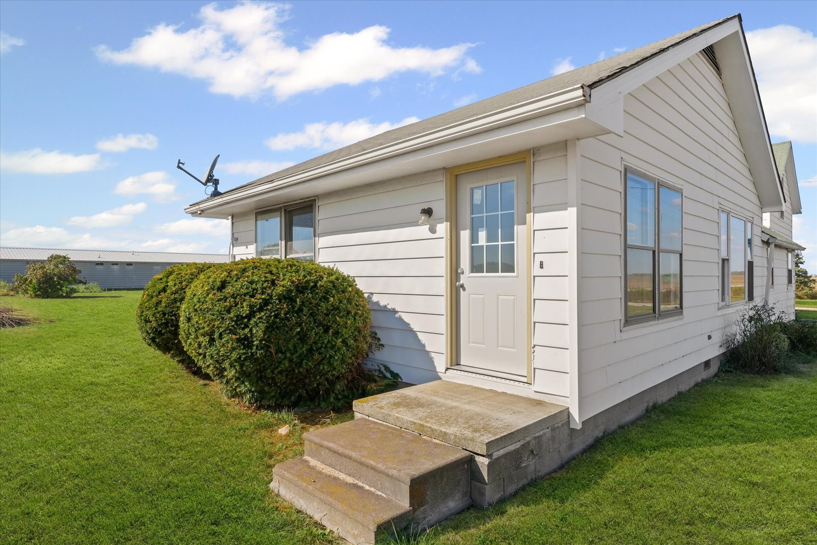 139 N 1500E Road, Paxton, IL 60957