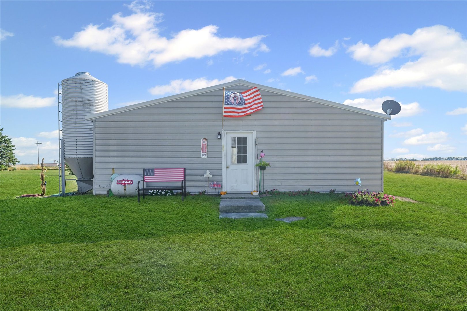 139 N 1500E Road, Paxton, IL 60957