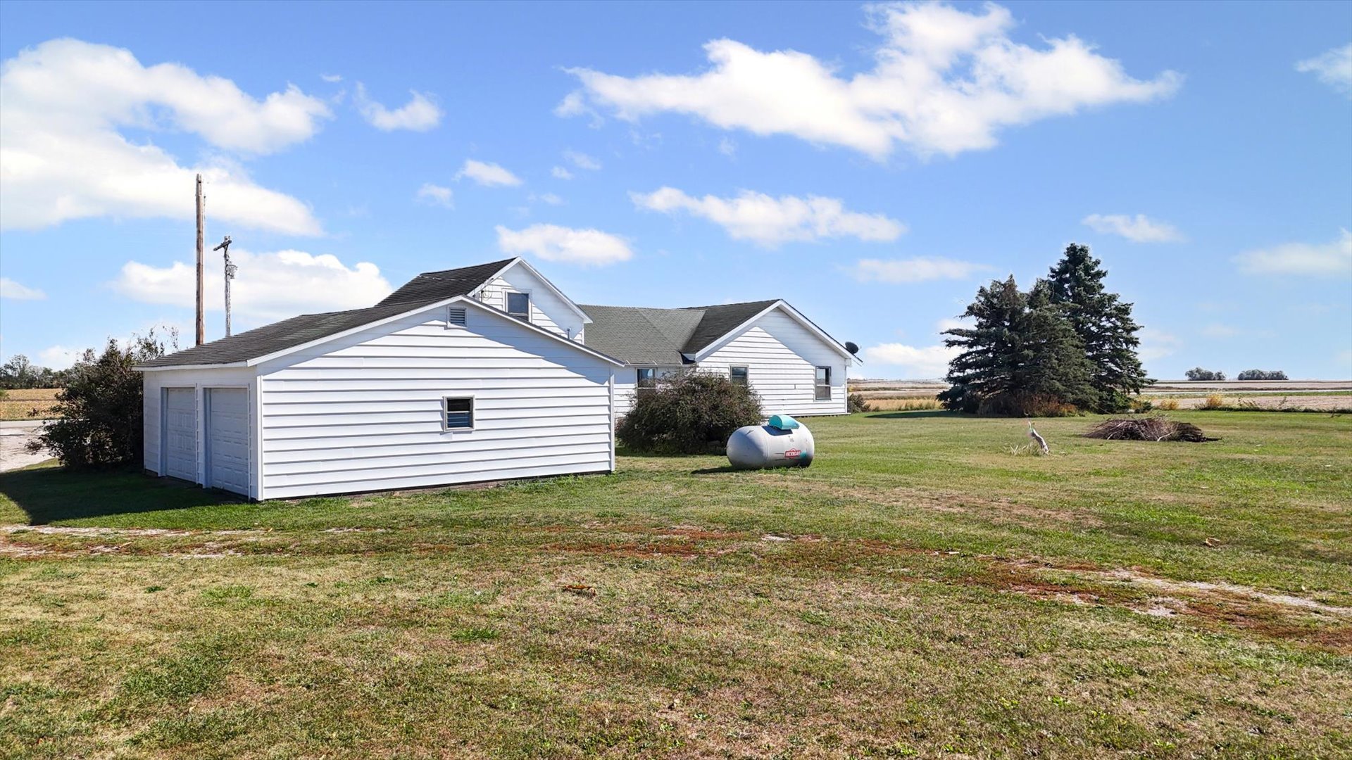 139 N 1500E Road, Paxton, IL 60957