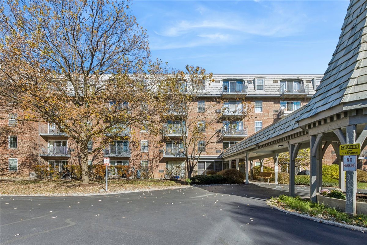 5125 Blodgett Avenue #208T, Downers Grove, IL 60515