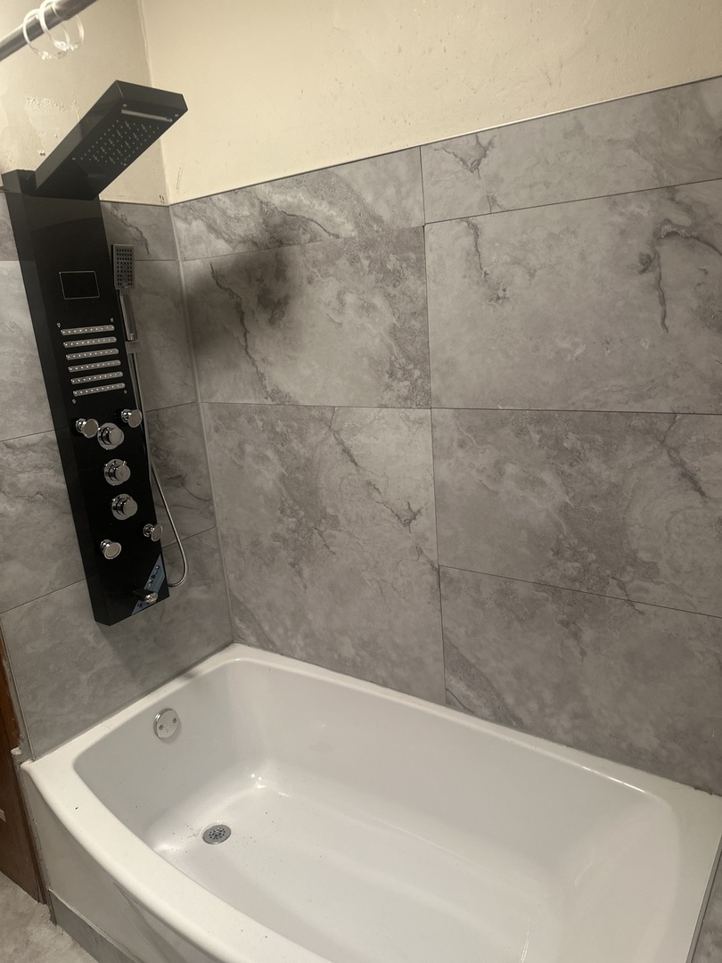 6837 S MAPLEWOOD Street #1R, Chicago, IL 60629