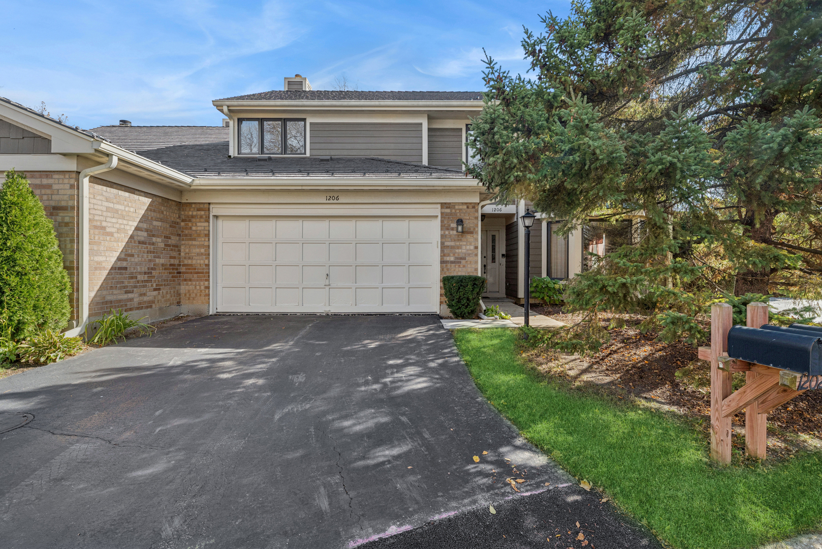 1206 Gulfstream Parkway, Libertyville, IL 60048