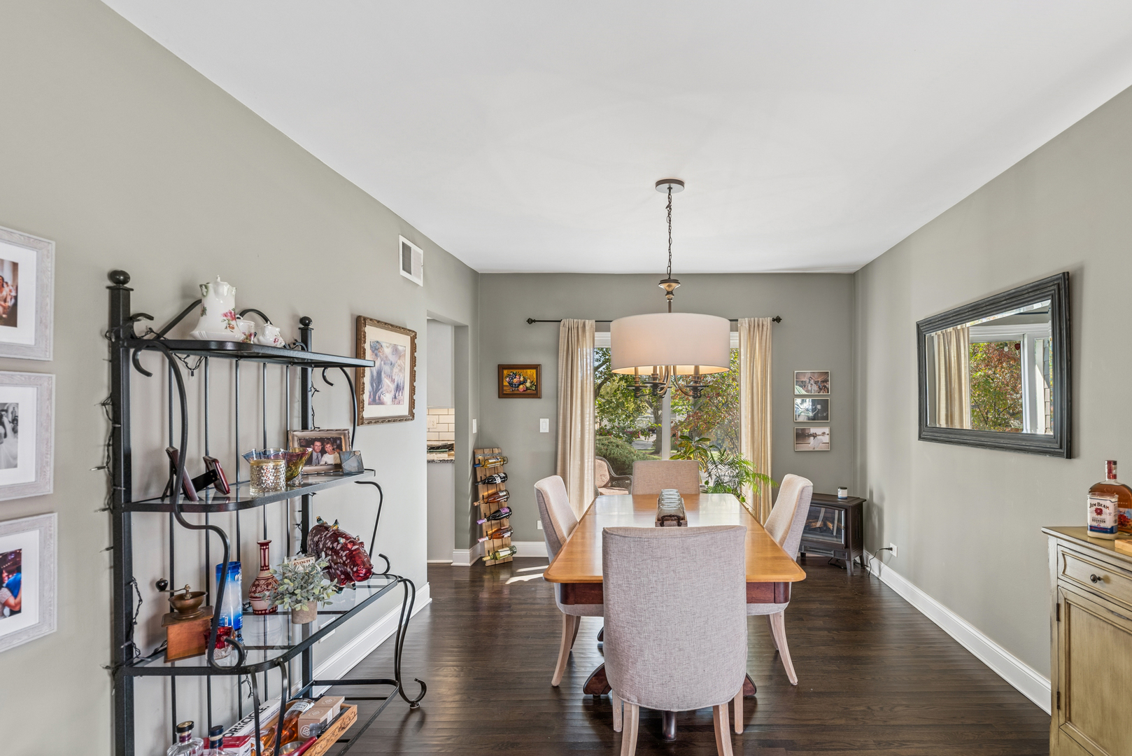 1206 Gulfstream Parkway, Libertyville, IL 60048