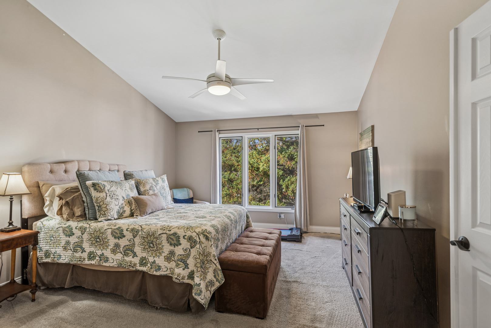 1206 Gulfstream Parkway, Libertyville, IL 60048