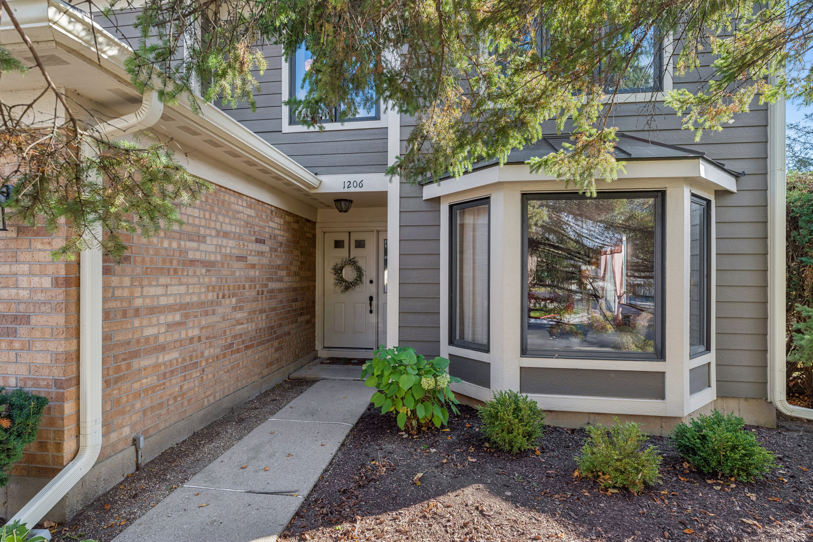 1206 Gulfstream Parkway, Libertyville, IL 60048