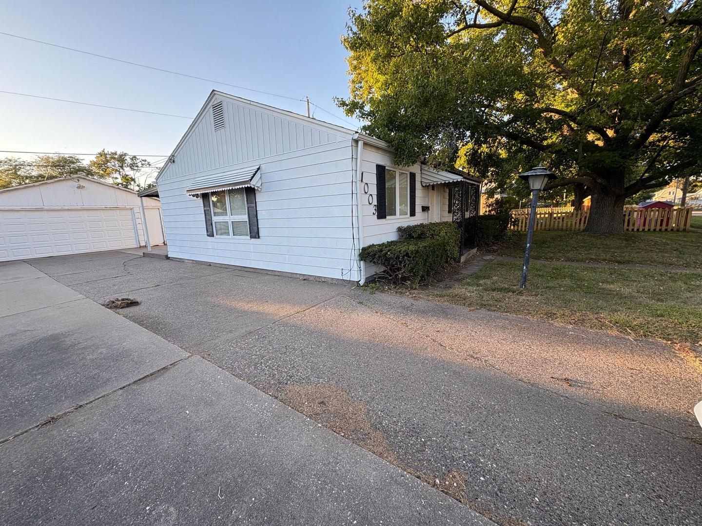 1003 41 Street, Moline, IL 61625