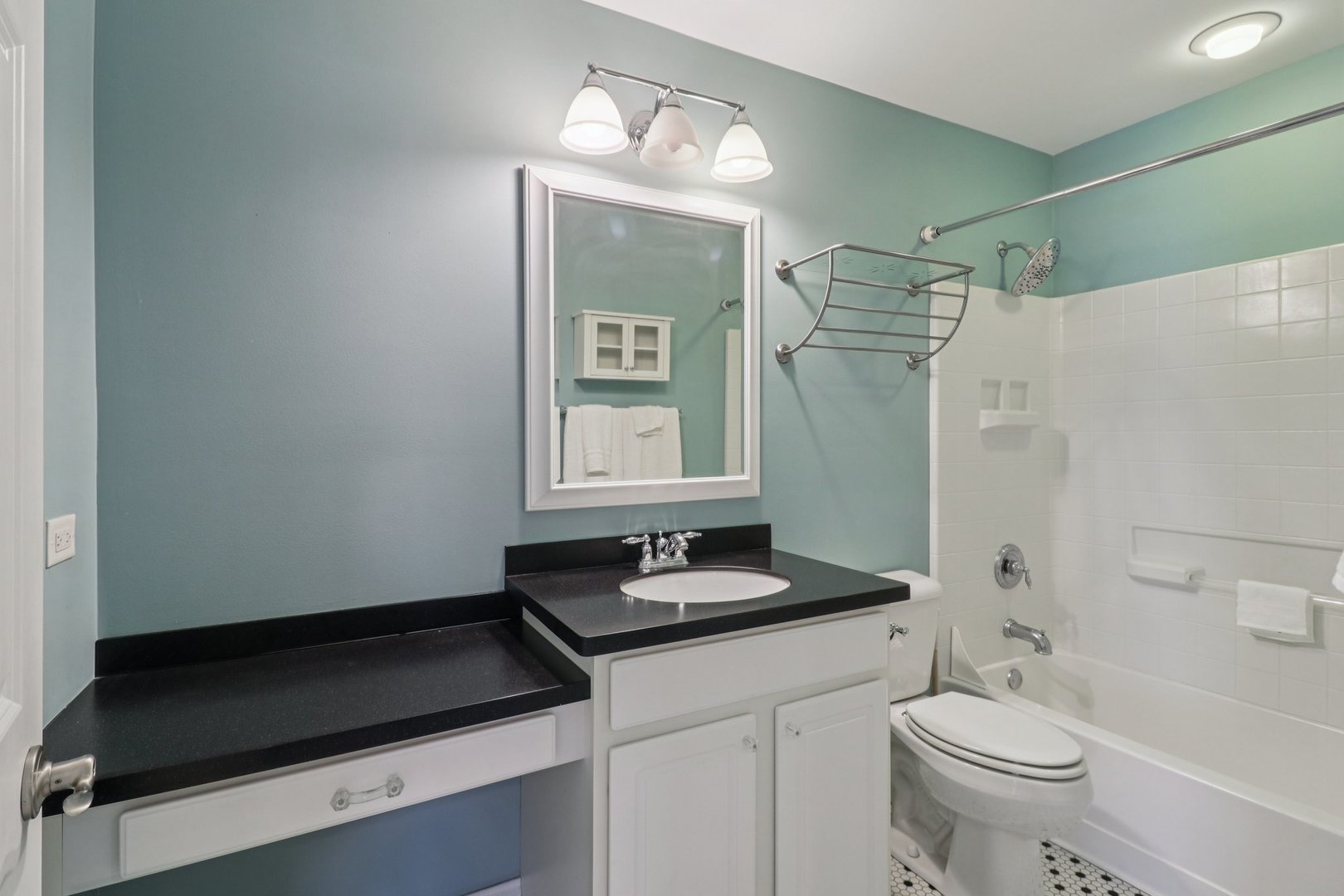 40418 N South Newport Drive, Antioch, IL 60002