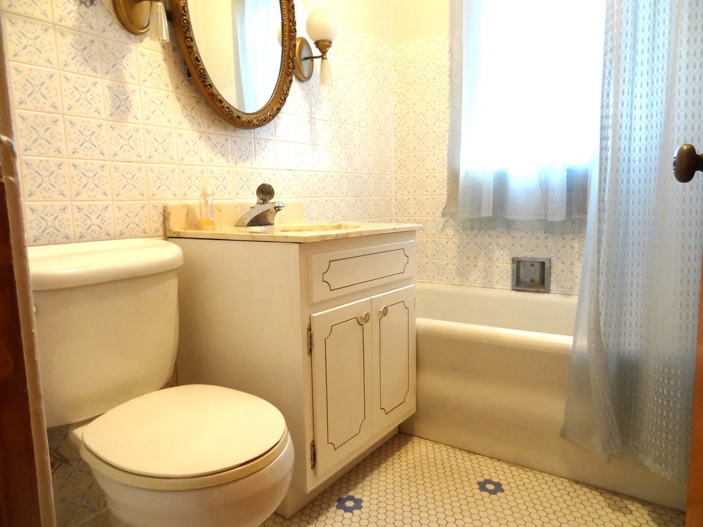 6934 W Oakdale Avenue, Chicago, IL 60634