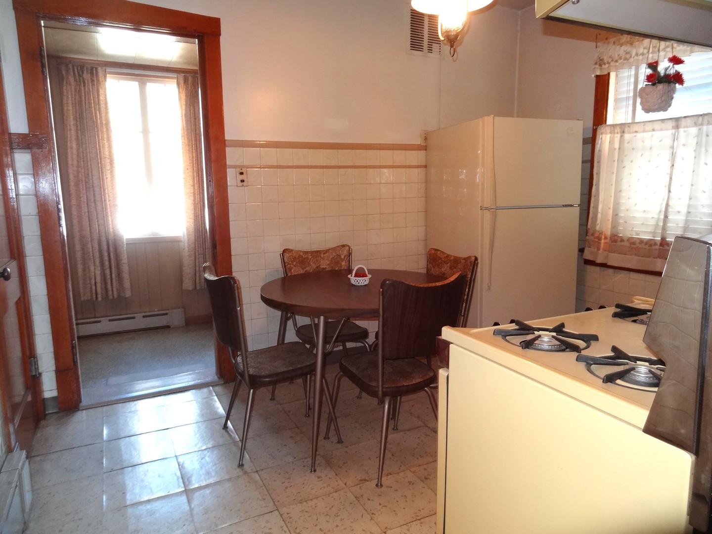 6934 W Oakdale Avenue, Chicago, IL 60634