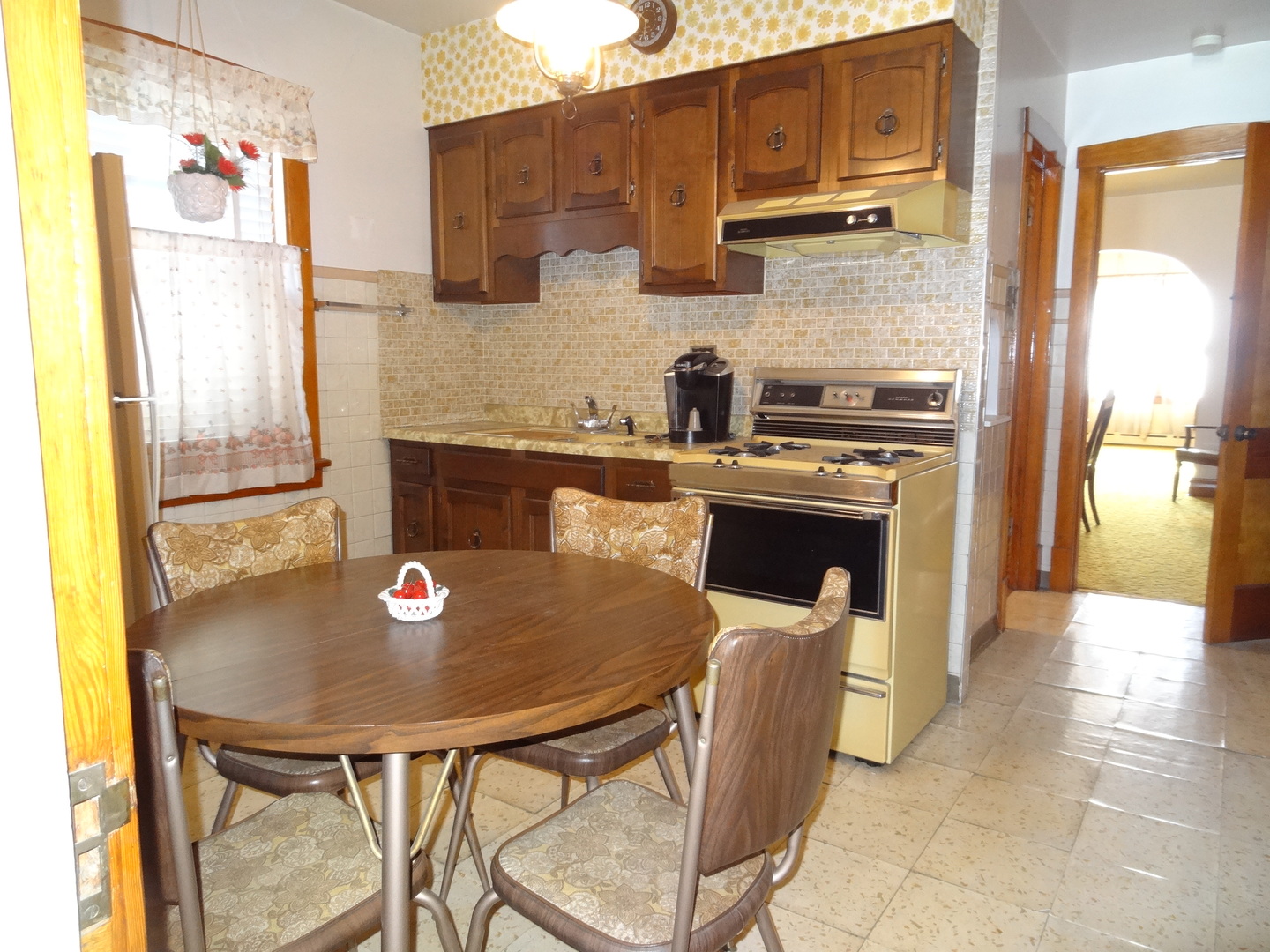 6934 W Oakdale Avenue, Chicago, IL 60634