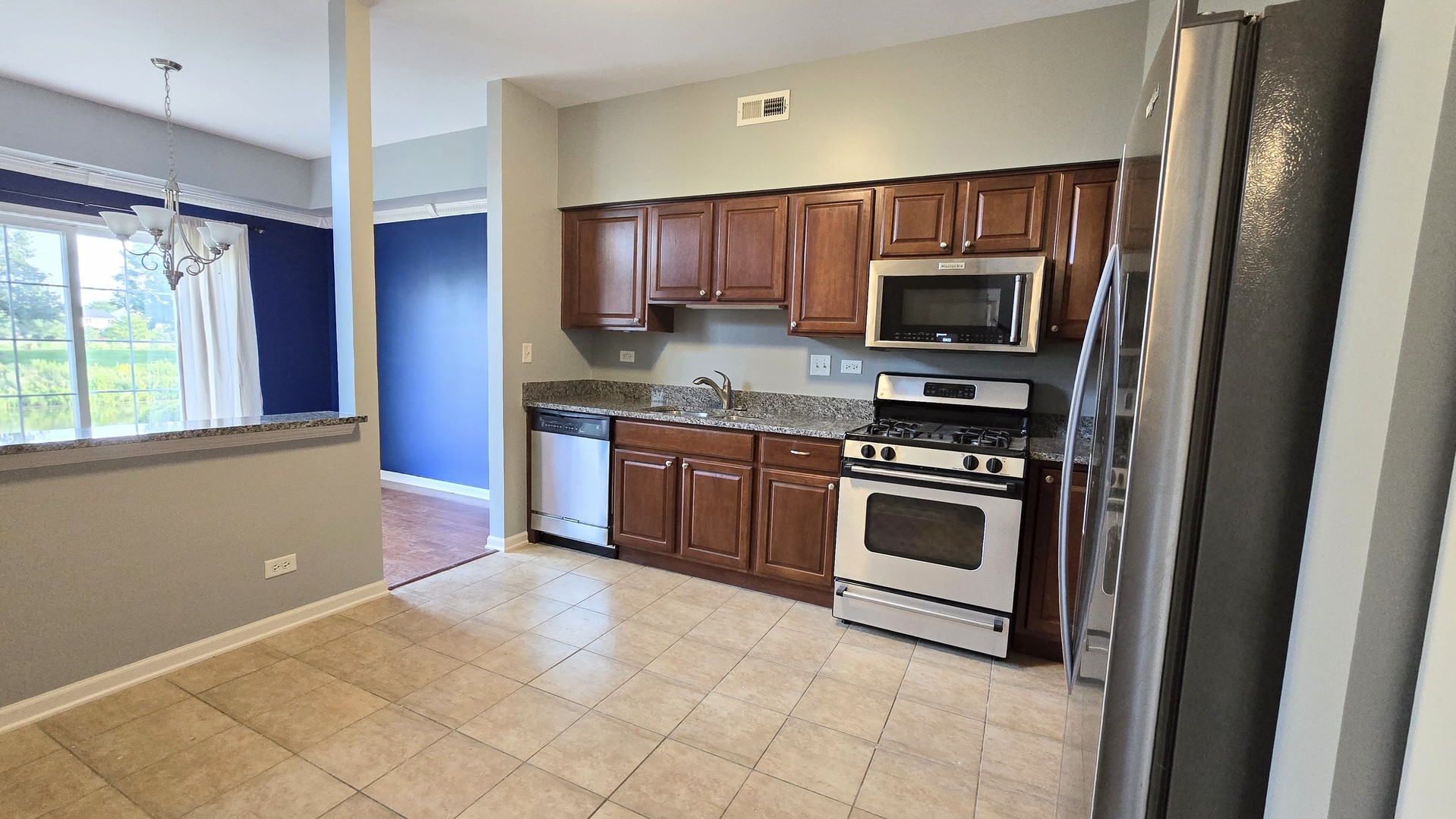 2366 Georgetown Circle #2366, Aurora, IL 60503