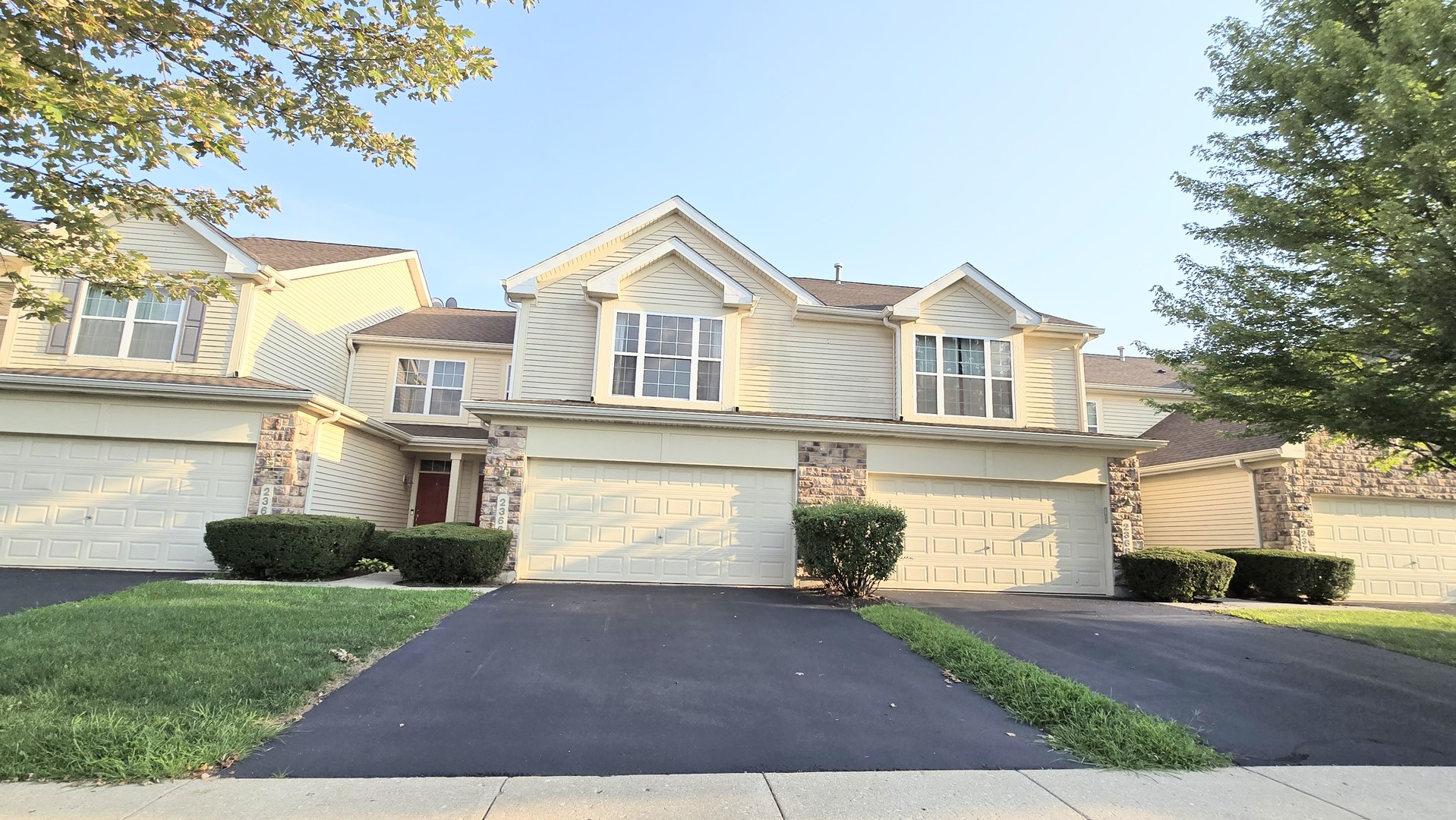 2366 Georgetown Circle #2366, Aurora, IL 60503