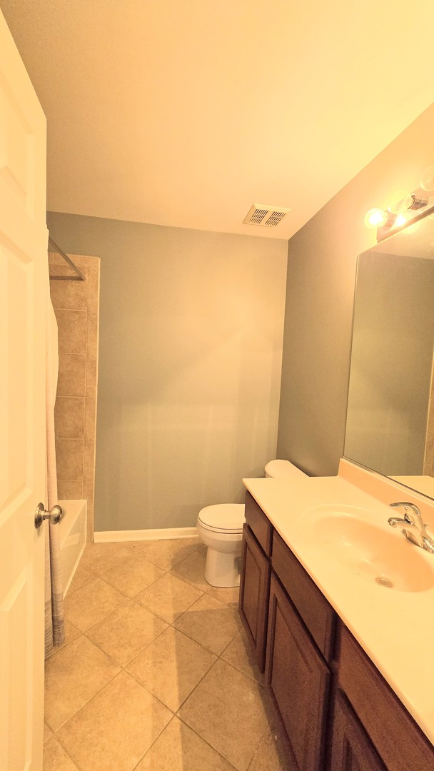 2366 Georgetown Circle #2366, Aurora, IL 60503