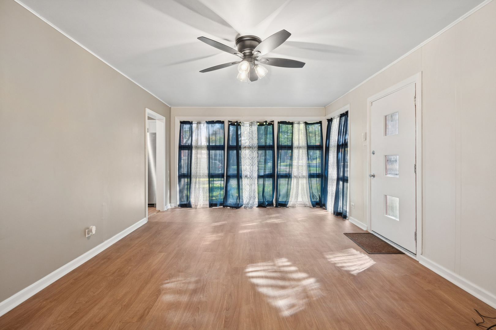 9556 S Bennett Avenue, Chicago, IL 60617