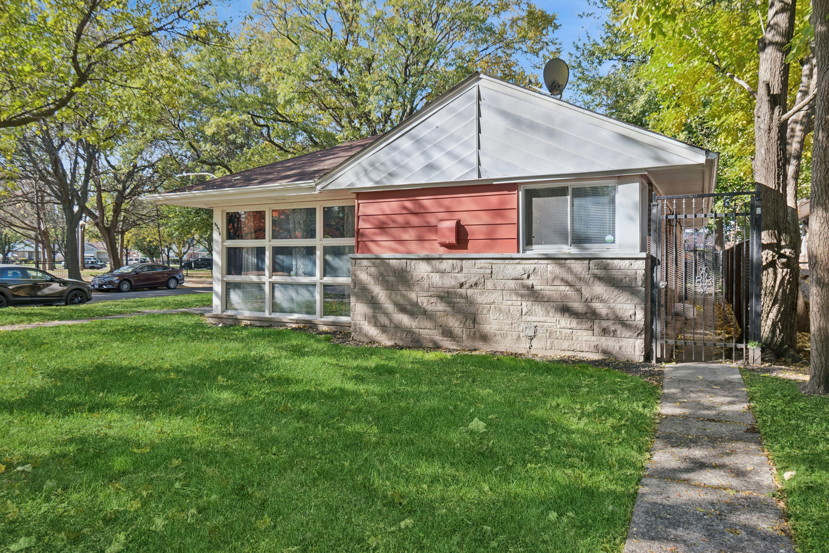 9556 S Bennett Avenue, Chicago, IL 60617