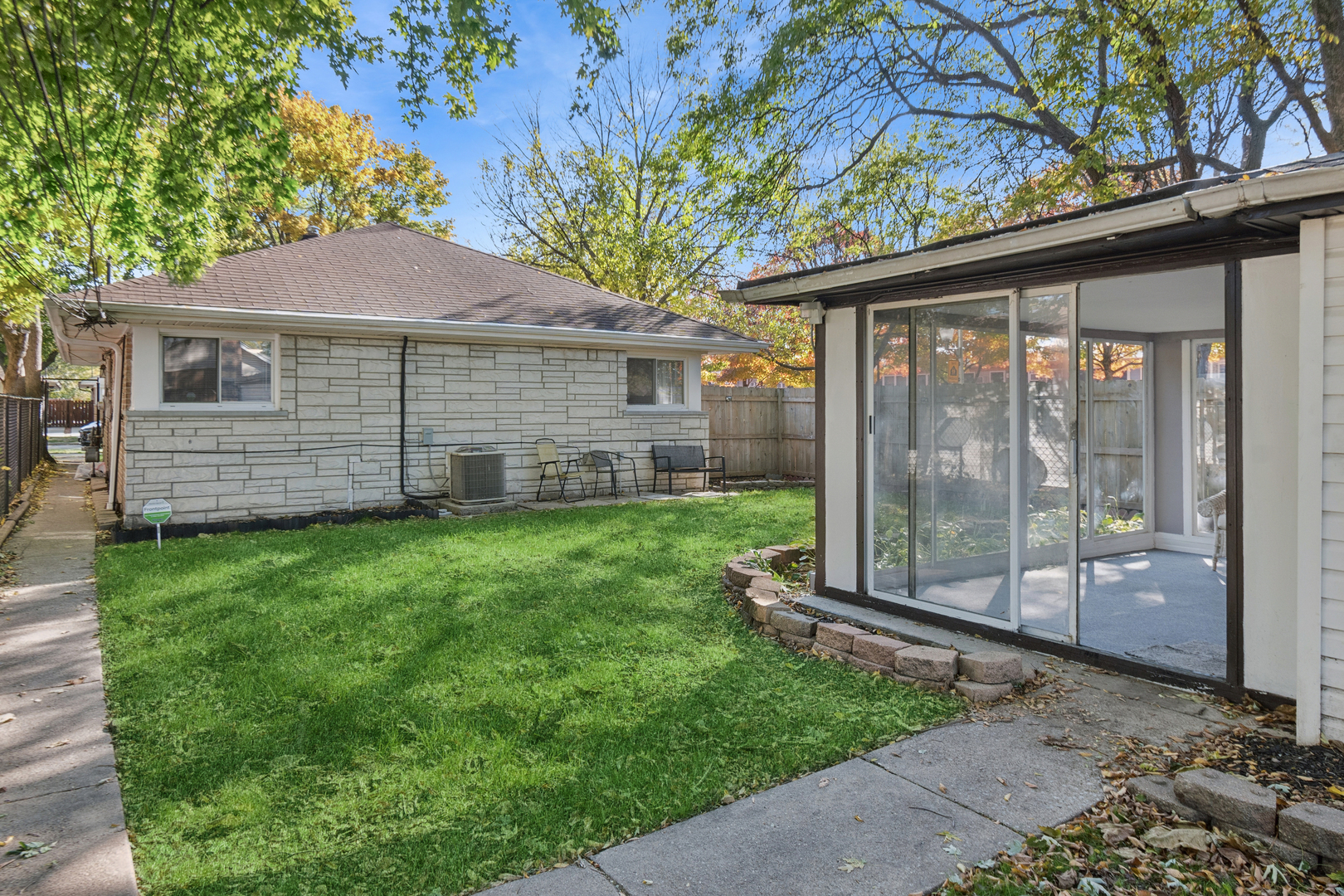 9556 S Bennett Avenue, Chicago, IL 60617