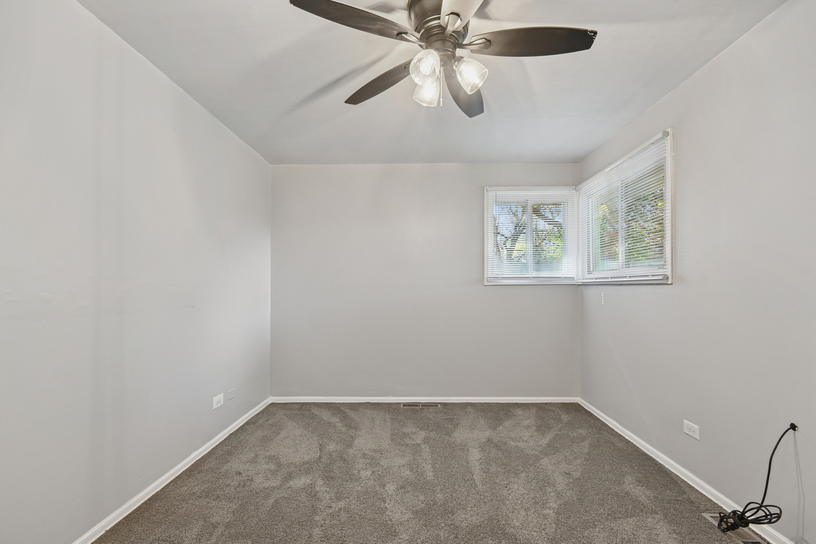 9556 S Bennett Avenue, Chicago, IL 60617