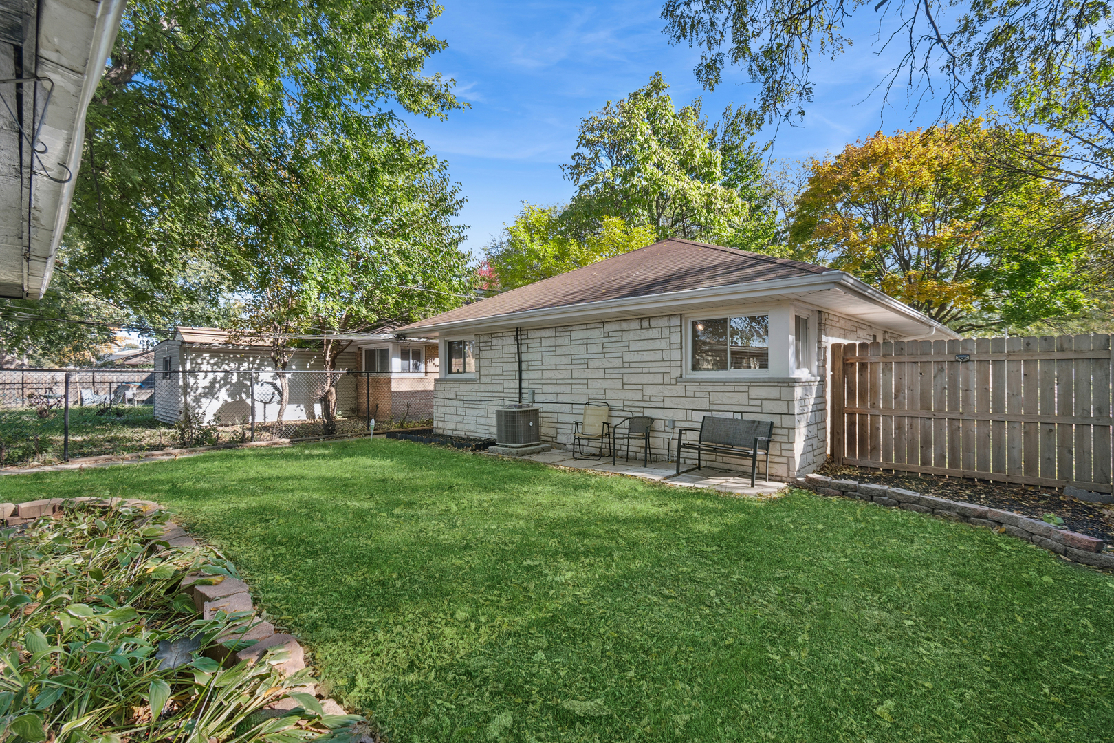 9556 S Bennett Avenue, Chicago, IL 60617