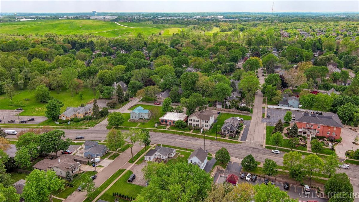 422 E State Street, Geneva, IL 60134