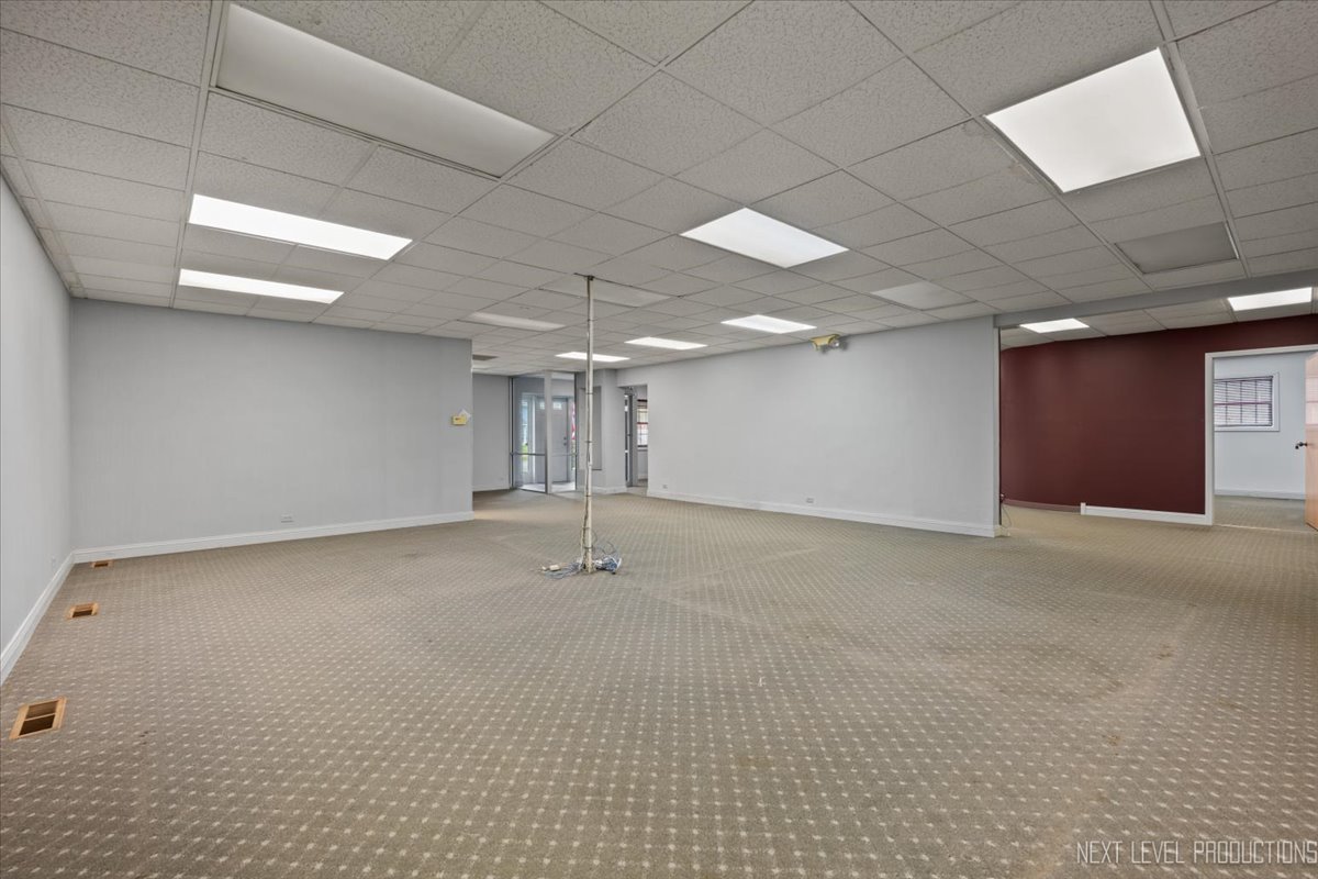 422 E State Street, Geneva, IL 60134