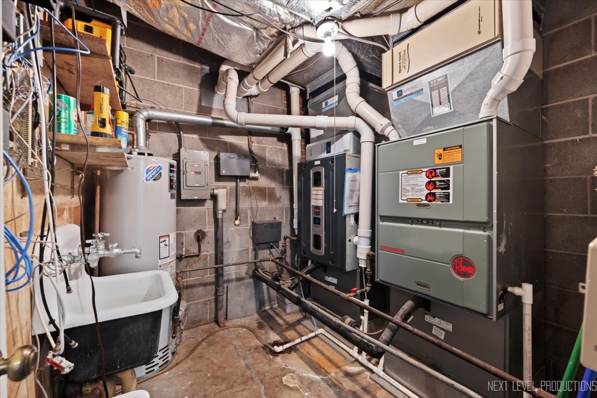 422 E State Street, Geneva, IL 60134