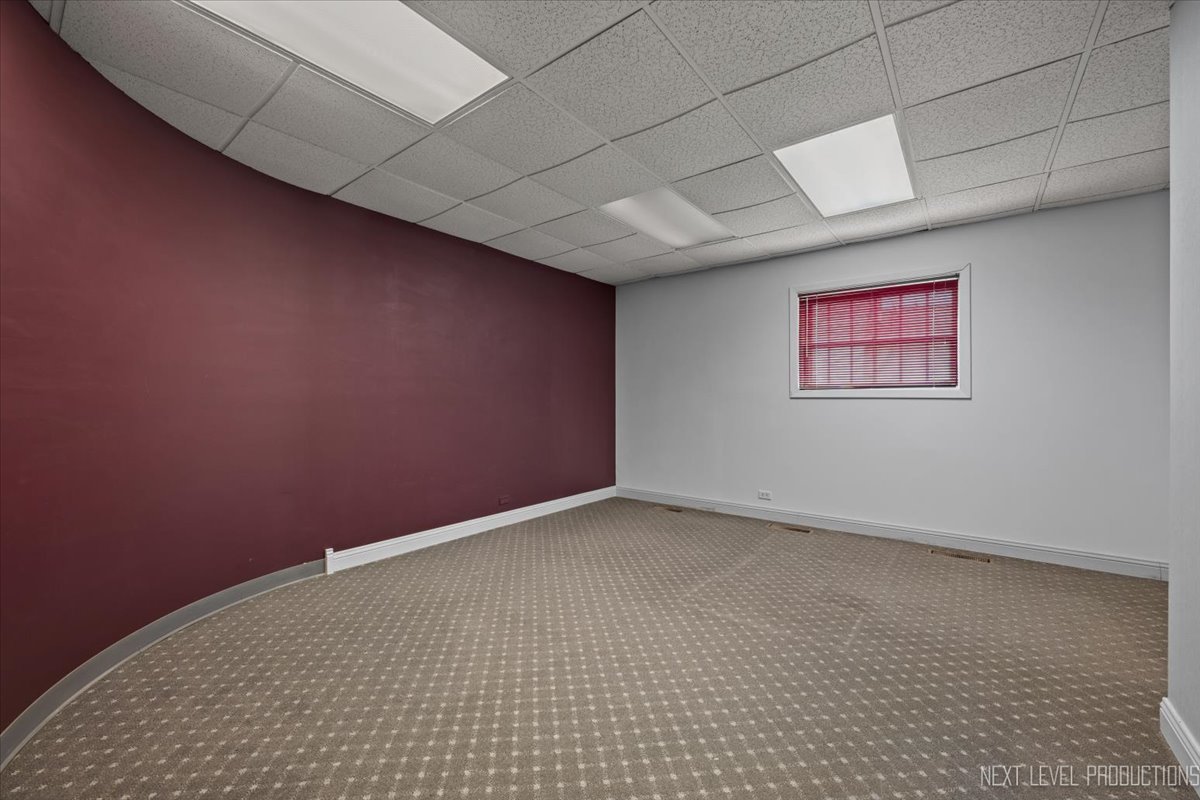 422 E State Street, Geneva, IL 60134