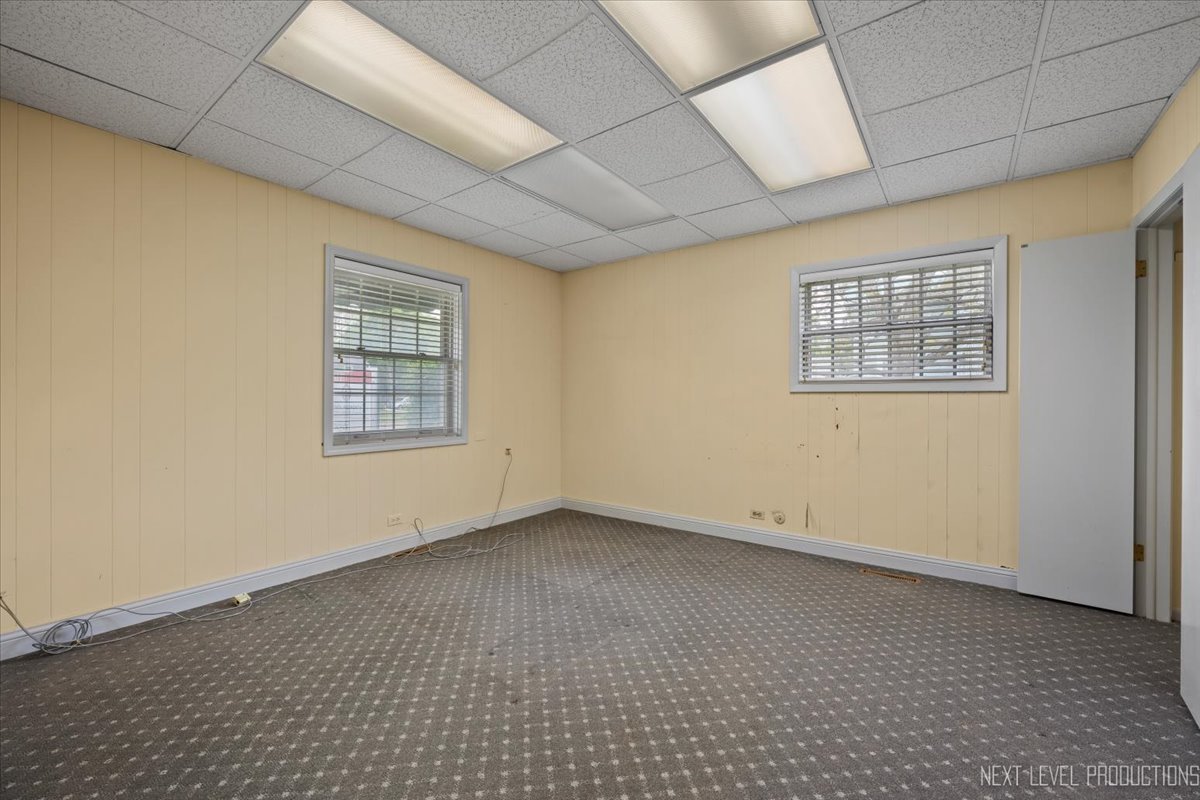 422 E State Street, Geneva, IL 60134