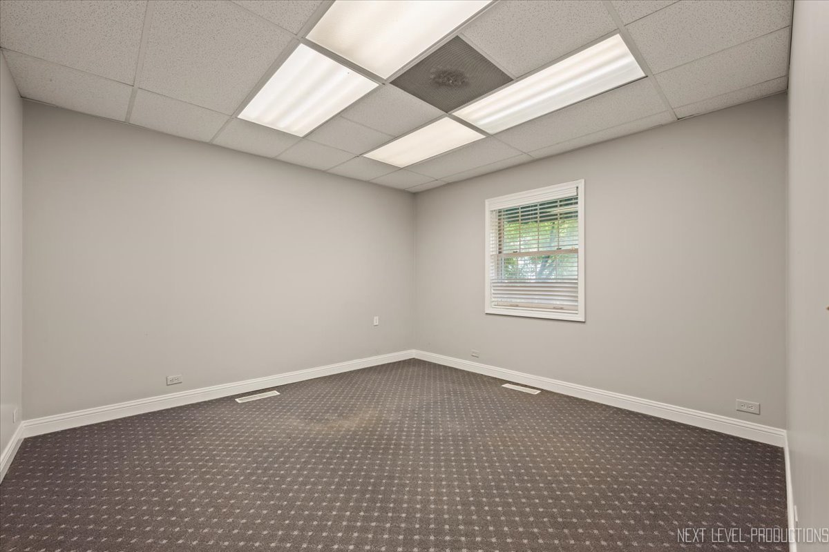 422 E State Street, Geneva, IL 60134