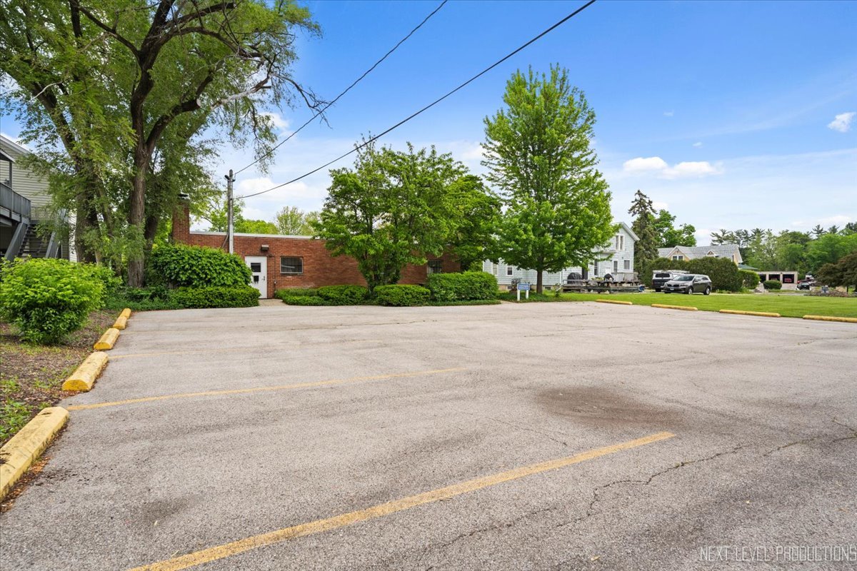 422 E State Street, Geneva, IL 60134