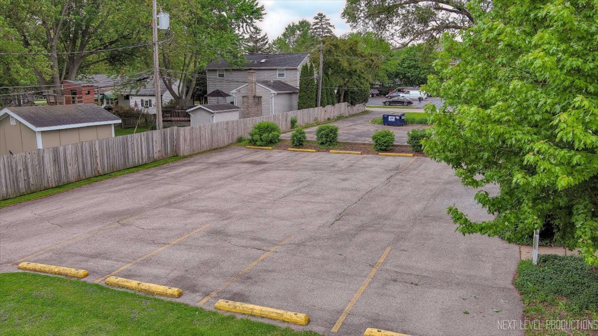 422 E State Street, Geneva, IL 60134