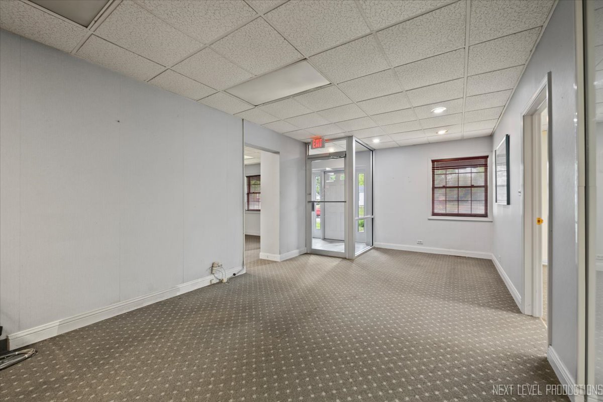 422 E State Street, Geneva, IL 60134