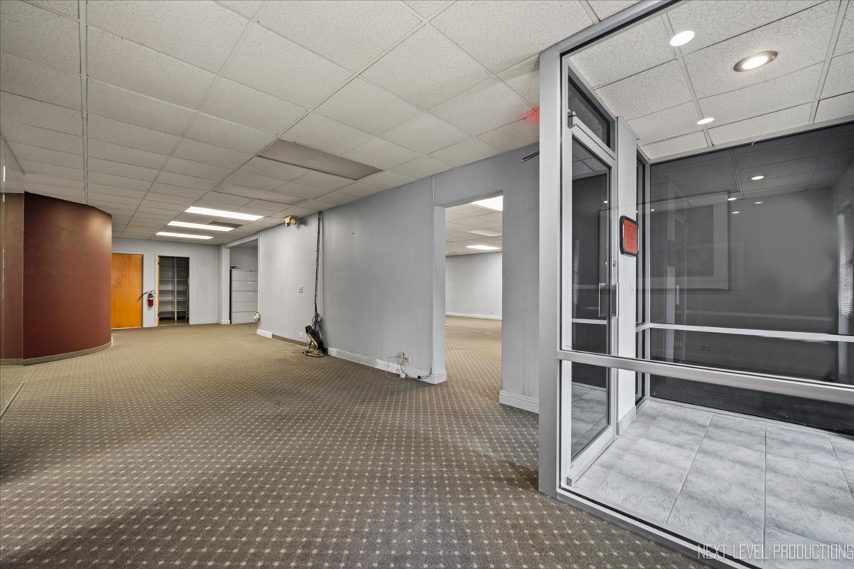 422 E State Street, Geneva, IL 60134
