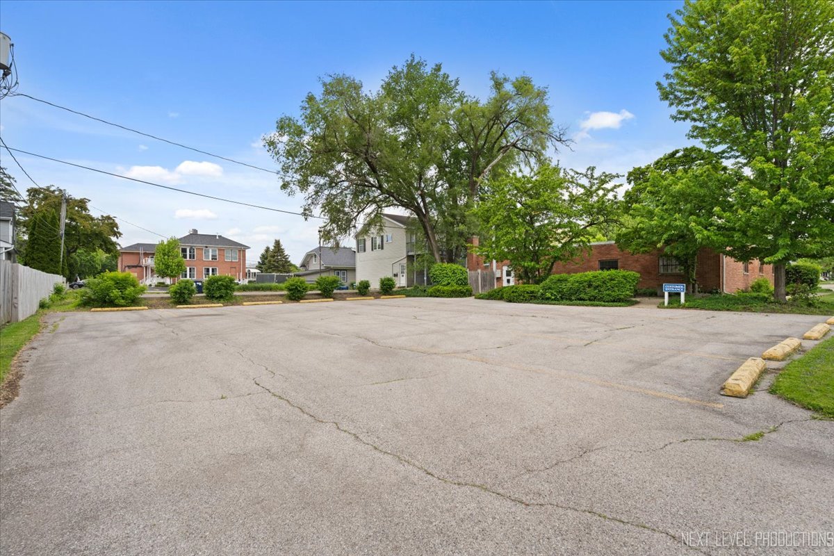 422 E State Street, Geneva, IL 60134