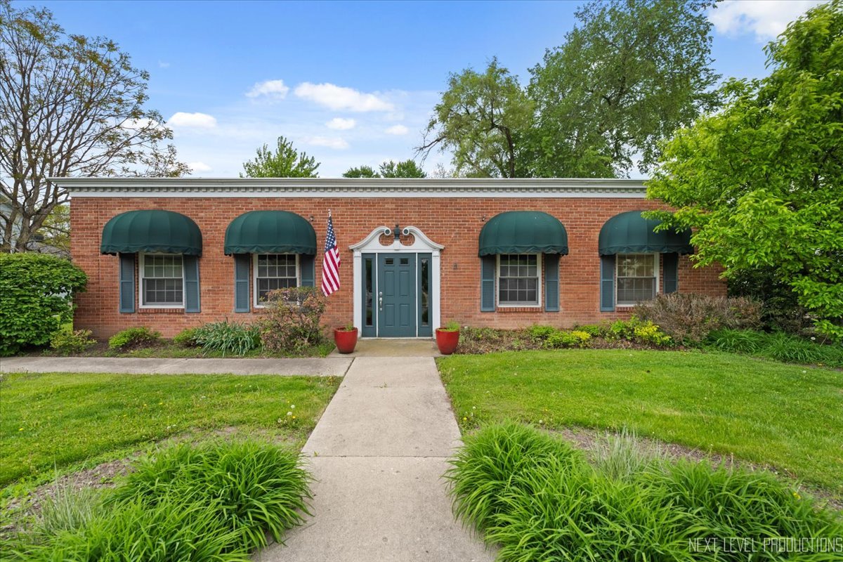 422 E State Street, Geneva, IL 60134