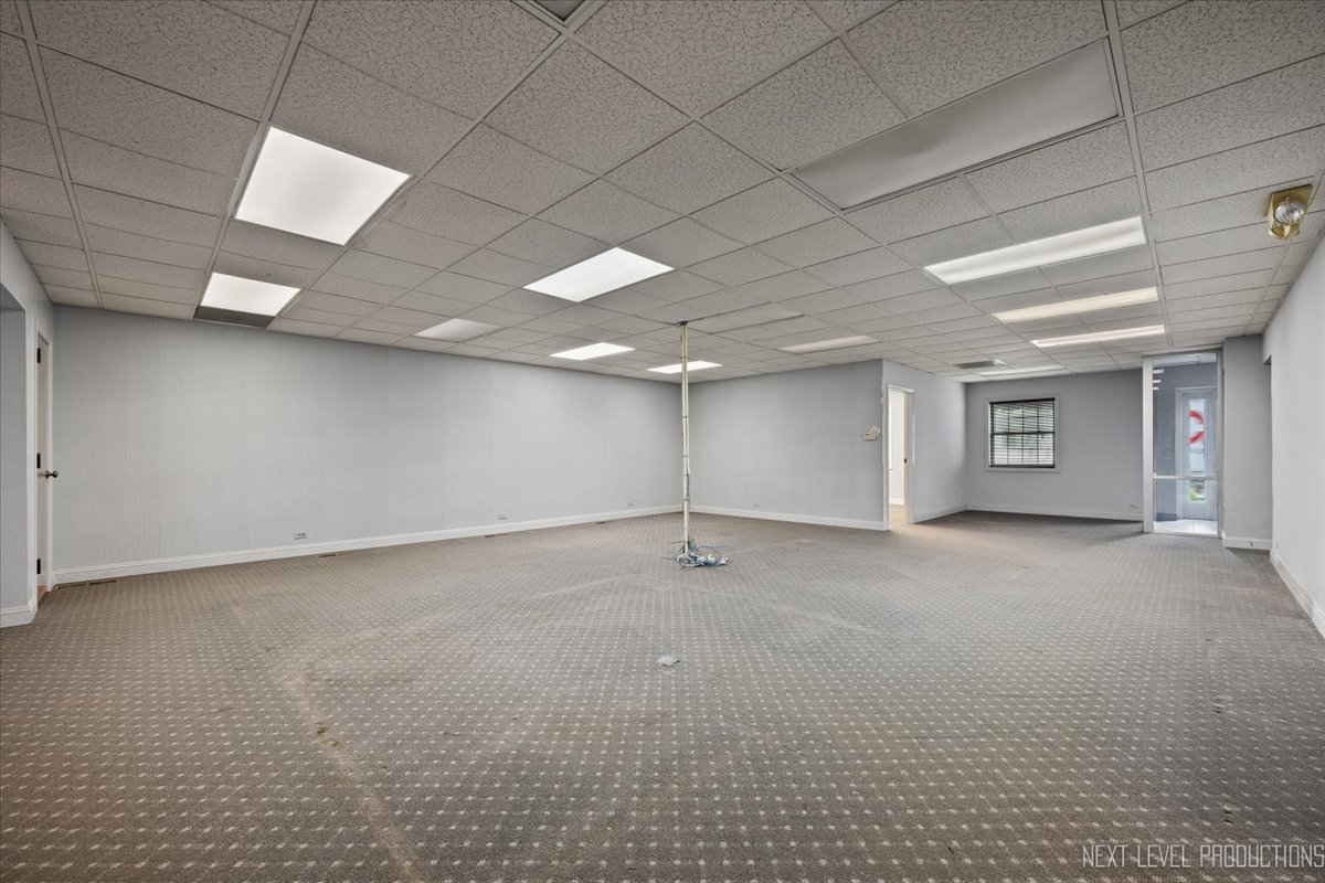 422 E State Street, Geneva, IL 60134