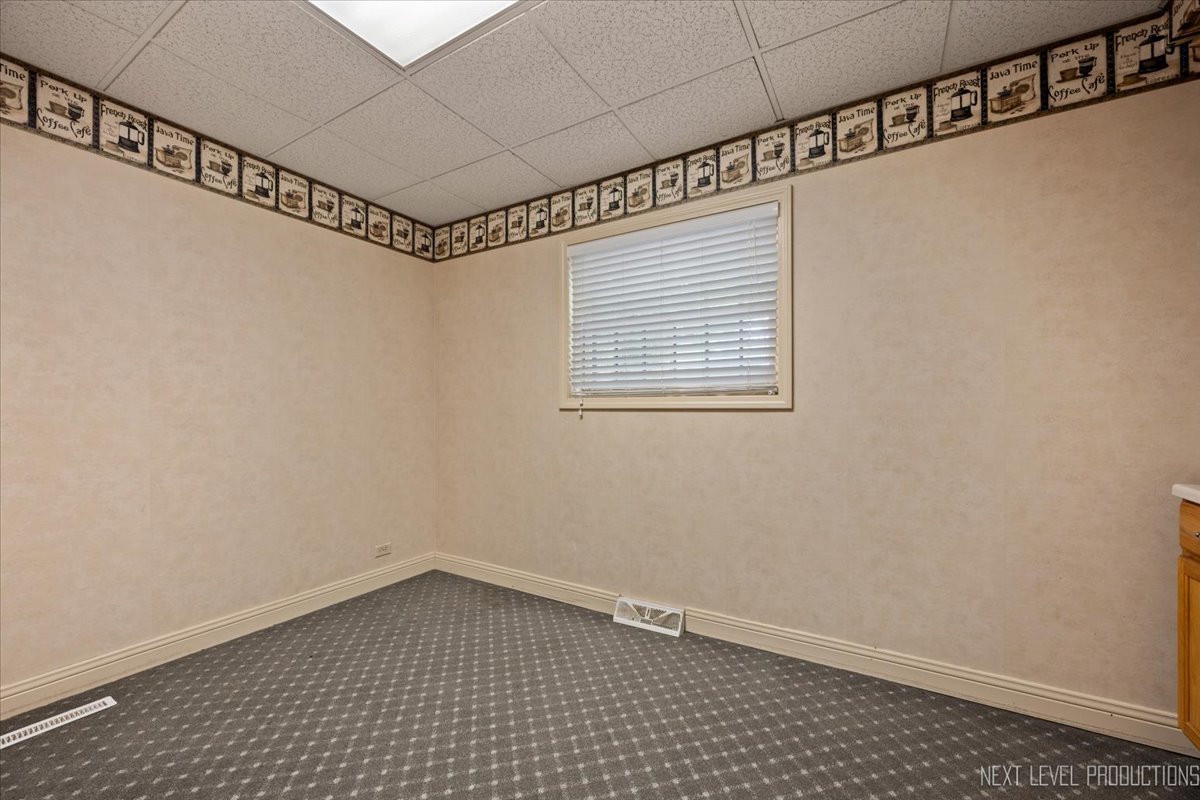 422 E State Street, Geneva, IL 60134