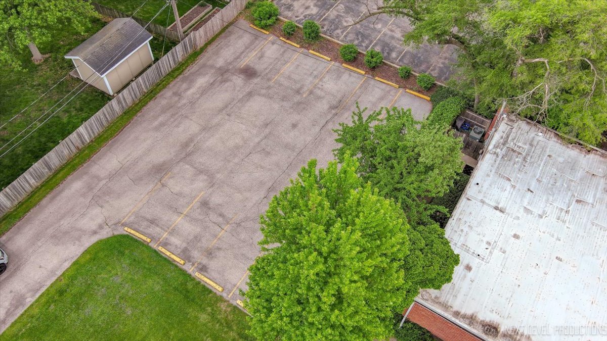 422 E State Street, Geneva, IL 60134