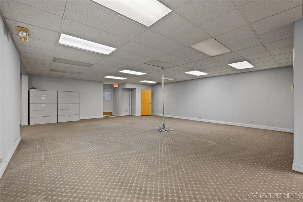 422 E State Street, Geneva, IL 60134