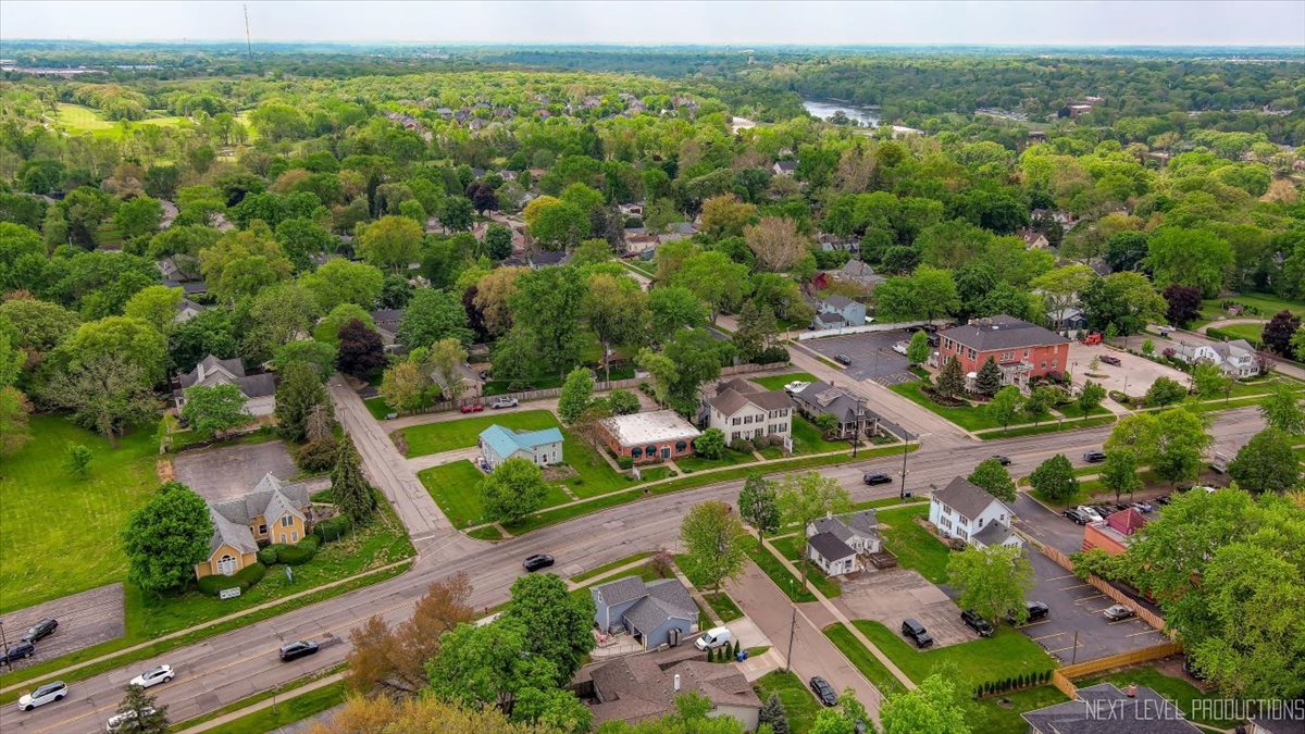 422 E State Street, Geneva, IL 60134