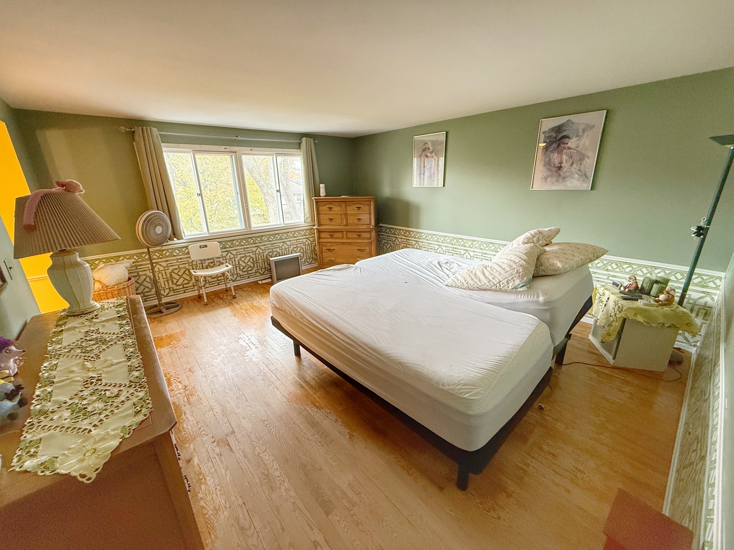 526 S SPRINGINSGUTH Road, Schaumburg, IL 60193