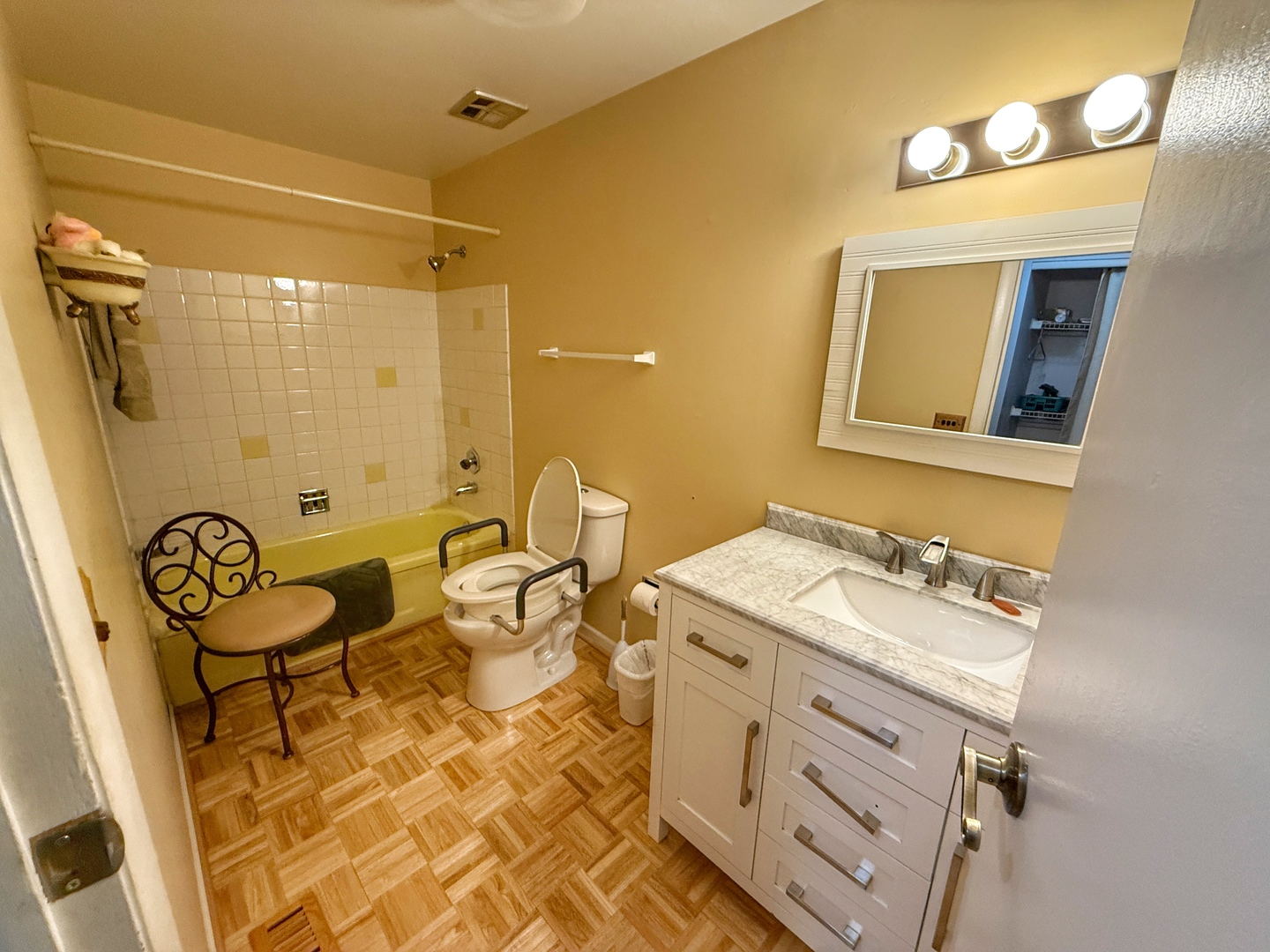 526 S SPRINGINSGUTH Road, Schaumburg, IL 60193