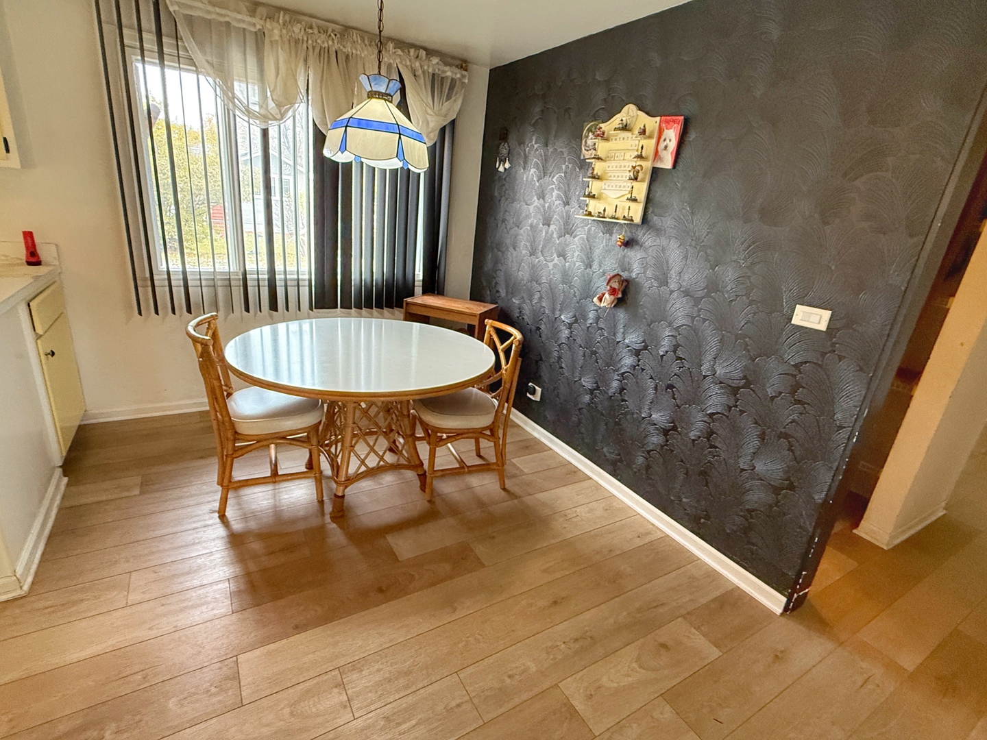 526 S SPRINGINSGUTH Road, Schaumburg, IL 60193