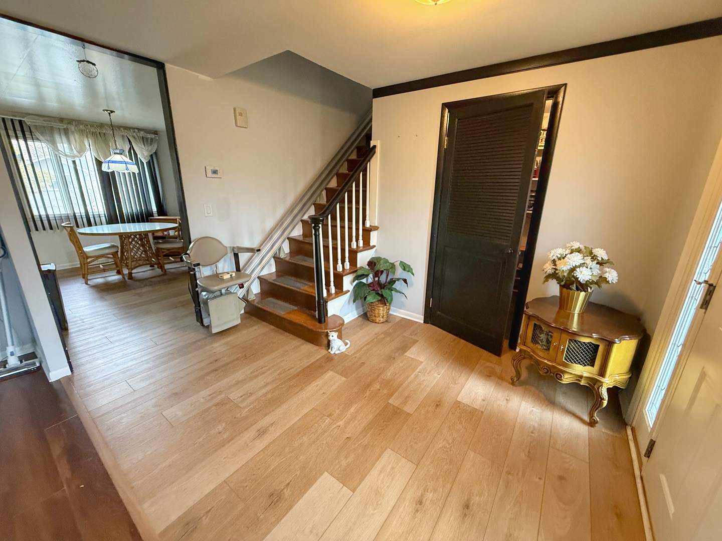 526 S SPRINGINSGUTH Road, Schaumburg, IL 60193